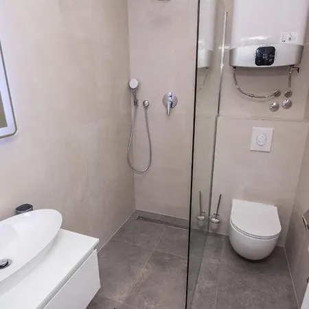 Spanic 1 Apartment Vir