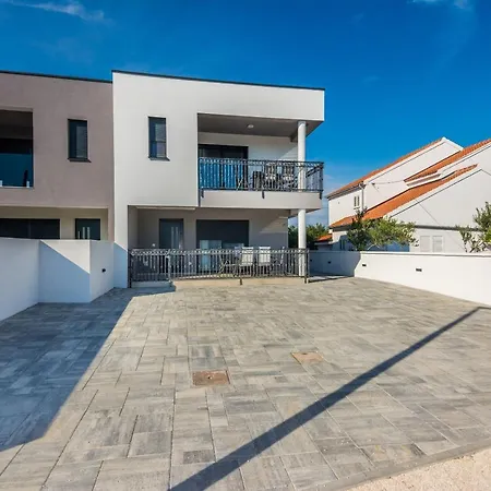 Apartment Spanic 1 Vir