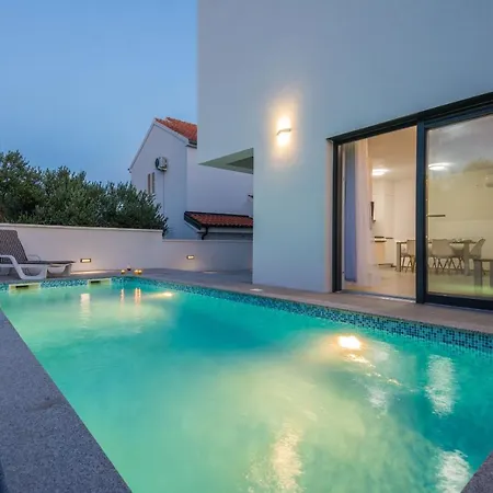 Spanic 1 Apartment
