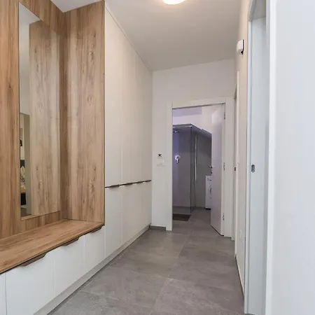 Spanic 1 Apartment